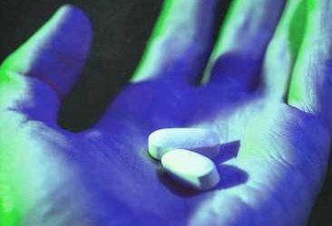 New combo of antibiotic plus steroid treatment may relieve COVID-19