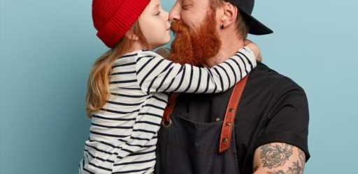 Should Parents Let Their Kids Kiss Them on the Lips? Reddit Has Some Important Thoughts