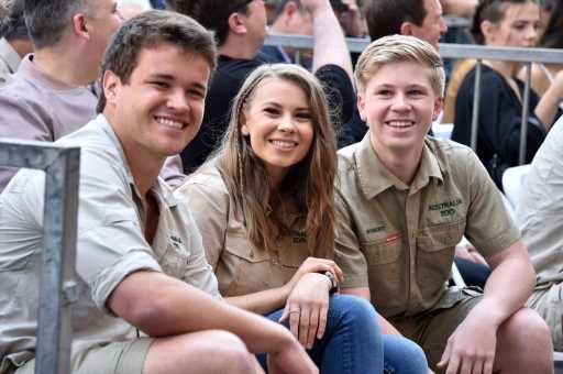 Bindi Irwin Posts Gorgeous Family Photo Taken By Brother Robert Irwin: ‘Immeasurable Love’