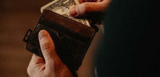 Willingness to give away money among older adults linked to cognitive profile of early Alzheimer’s