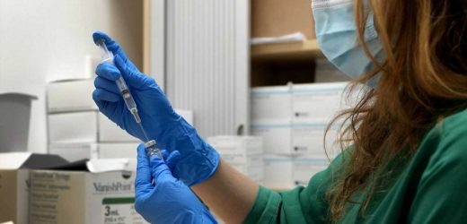 UK to offer 4th COVID-19 vaccine shot to all 50 and over