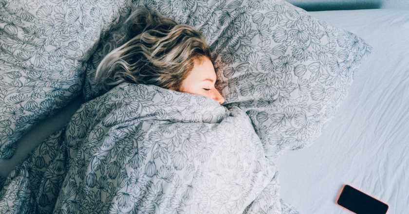 Struggling to drift off during the winter months? This sleep study could have the answer