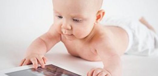 Infant screen use linked to alterations in cortical EEG before age 2