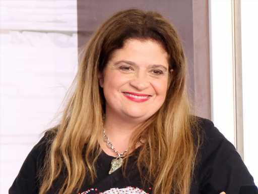Alex Guarnaschelli Shared Her Mom's Chocolate Chip Loaf Cake Recipe & It's Dessert for Brunch Goals