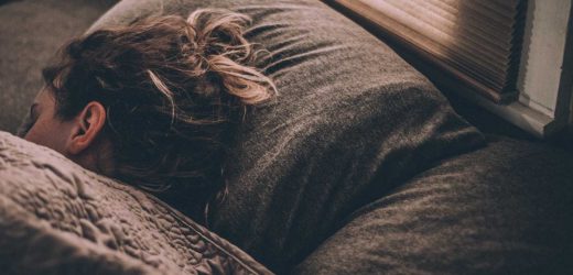 Short night-time sleep linked with nearly doubled risk of clogged leg arteries
