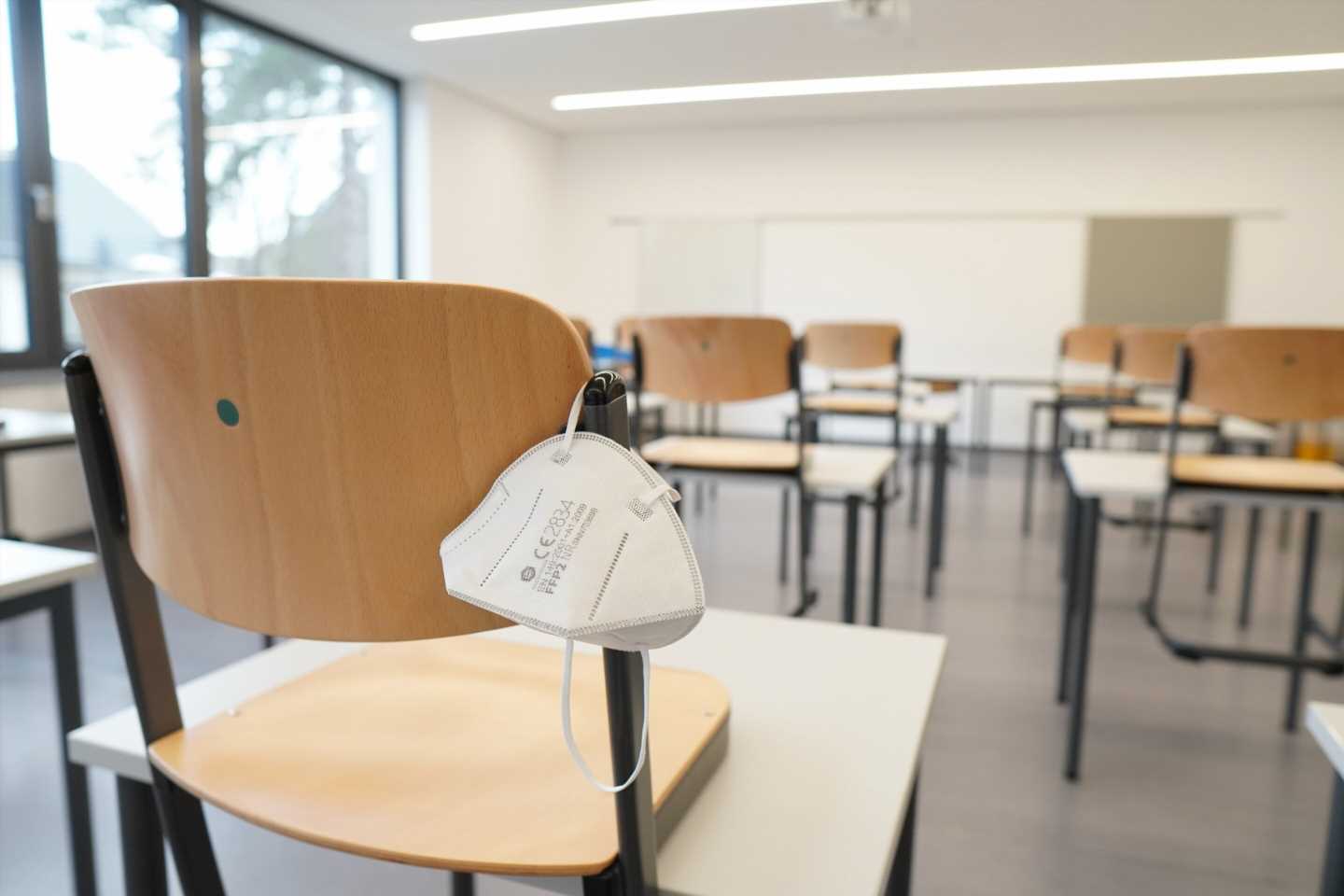 New study shows masks and air cleaners were associated with stopping COVID-19 in two Swiss schools