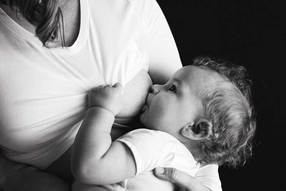 Study finds breastfeeding increased by 2 weeks when mothers stayed home during pandemic