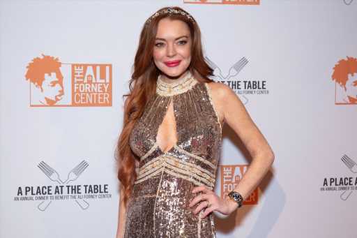 Pregnant Lindsay Lohan Is All Glowy & Happy in a New Bump Photo