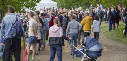 Midwifes warning on leaving house with young babies – as three-week old dies