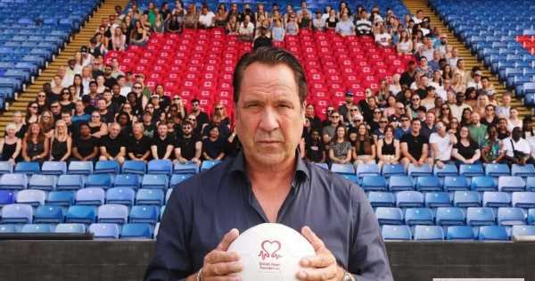 Watch poignant moment David Seaman joins fans affected by coronary heart disease