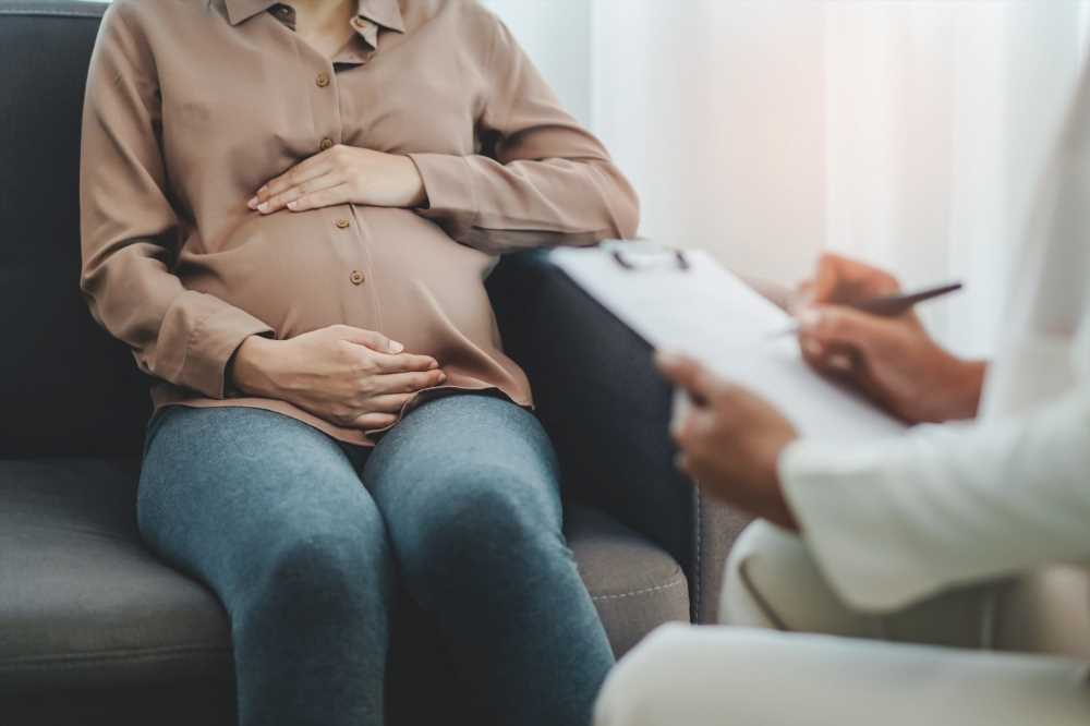 What is the course and stability of maternal depressive symptoms throughout the perinatal period?